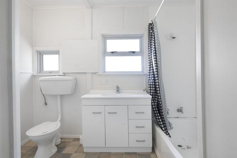 Photo of property in 68 Moana Street, Otaki Beach, Otaki, 5512