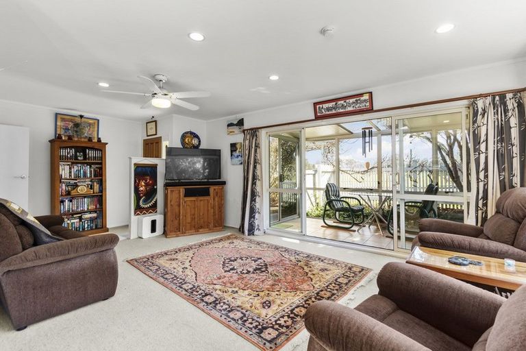 Photo of property in 2 Ashdown Place, Pahurehure, Papakura, 2113