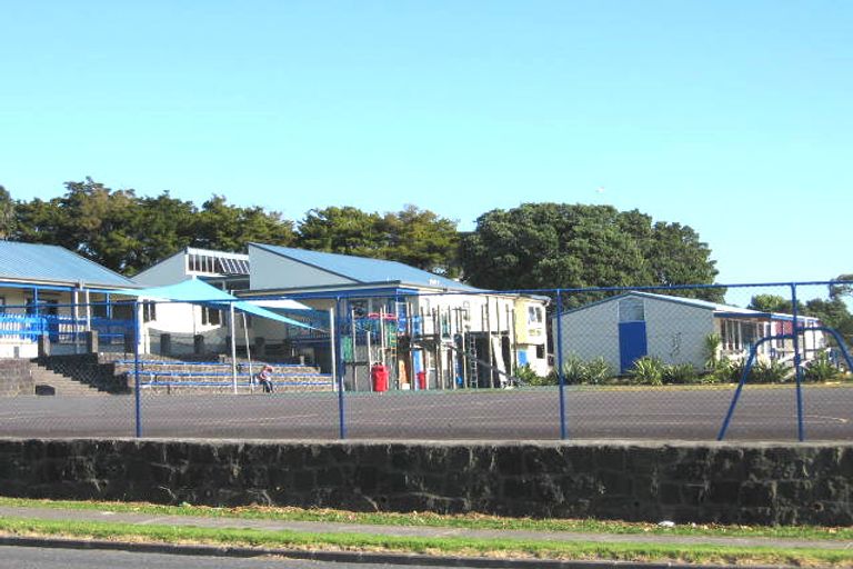 Photo of property in 67a Margan Avenue, New Lynn, Auckland, 0600