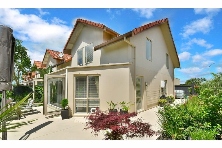 Photo of property in 16 Millennial Way, Orewa, 0931