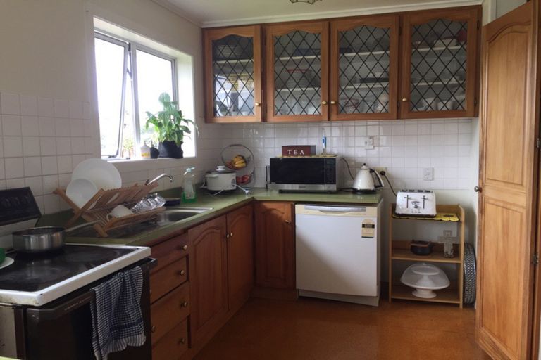 Photo of property in 18 Vera Road, Te Atatu South, Auckland, 0610