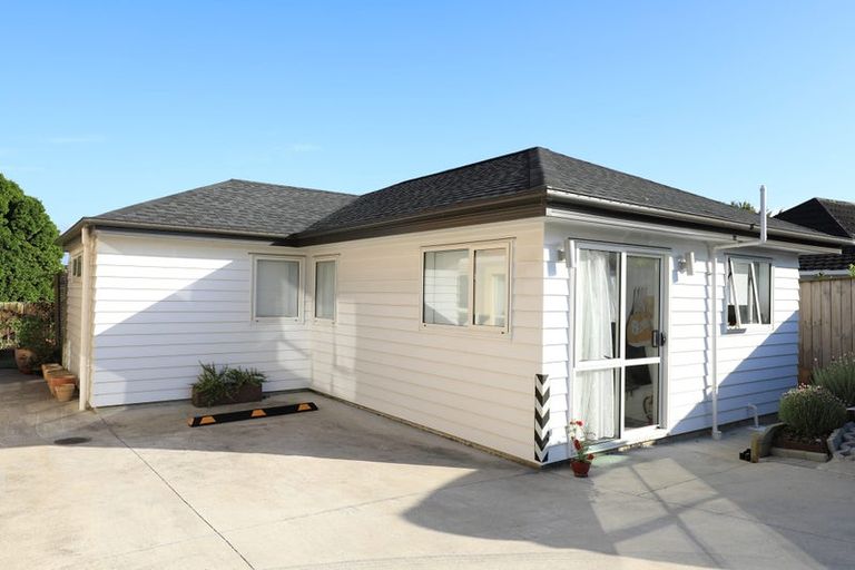 Photo of property in 56 Prince Regent Drive, Half Moon Bay, Auckland, 2012
