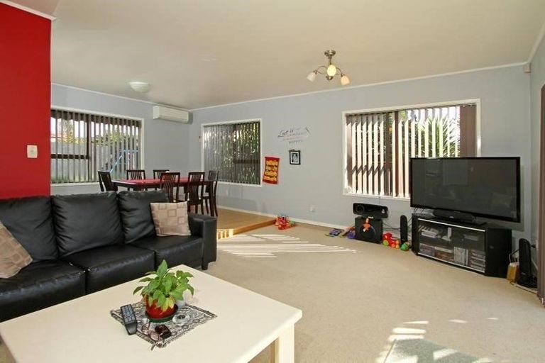 Photo of property in 36 Frank Evans Place, Henderson, Auckland, 0610
