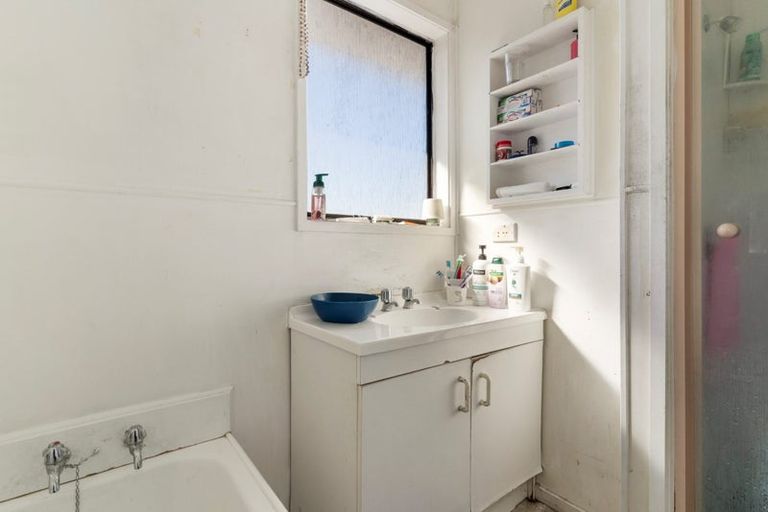 Photo of property in 72 Finlayson Avenue, Clendon Park, Auckland, 2103