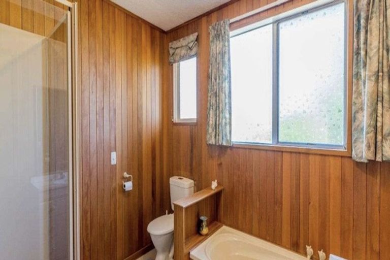 Photo of property in 18 Utauta Street, Waikanae, 5036