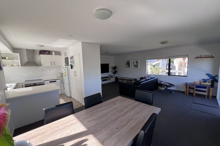 Photo of property in 14 Royalty Rise, Red Beach, 0932