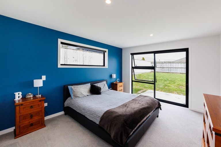 Photo of property in 3 Sardinia Grove, Fitzherbert, Palmerston North, 4410