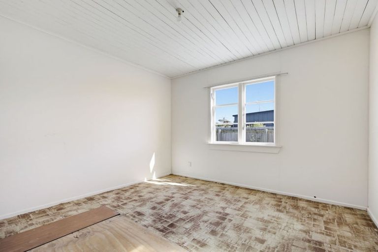 Photo of property in 24 Linklater Avenue, Foxton Beach, Foxton, 4815