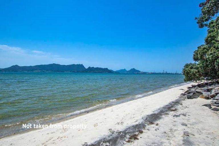 Photo of property in 10 Paradise Point Place, One Tree Point, 0118