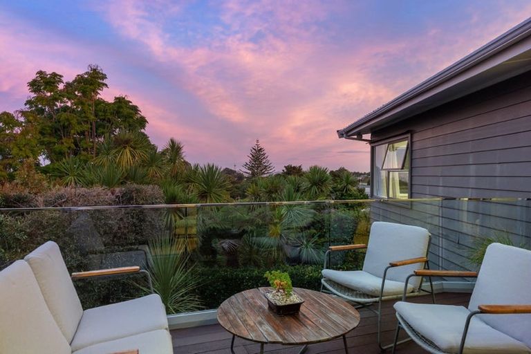 Photo of property in 11 City View Terrace, Birkenhead, Auckland, 0626