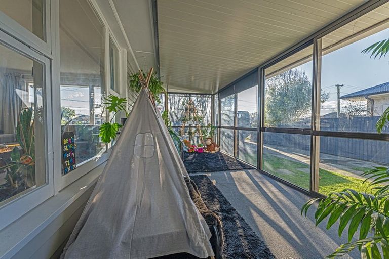 Photo of property in 8 Tenby Place, Avondale, Christchurch, 8061