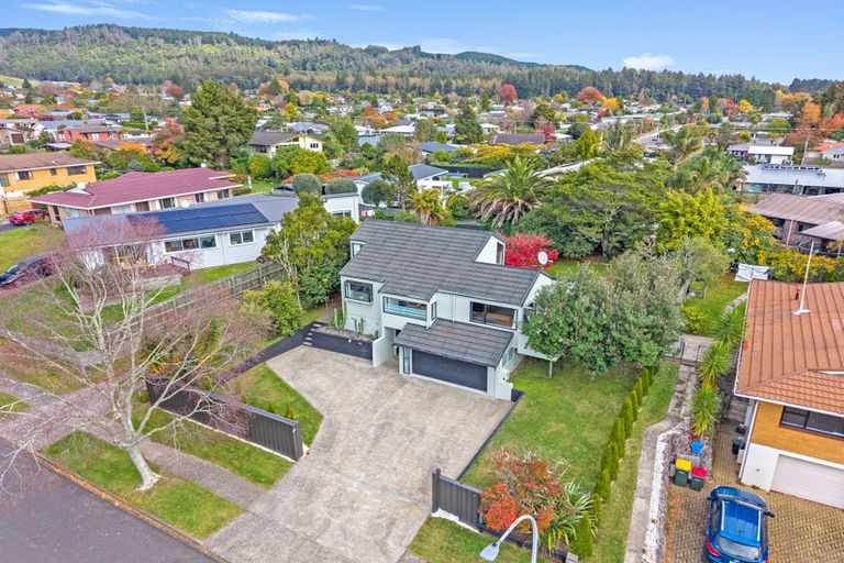 Photo of property in 11 Waitawa Place, Lynmore, Rotorua, 3010