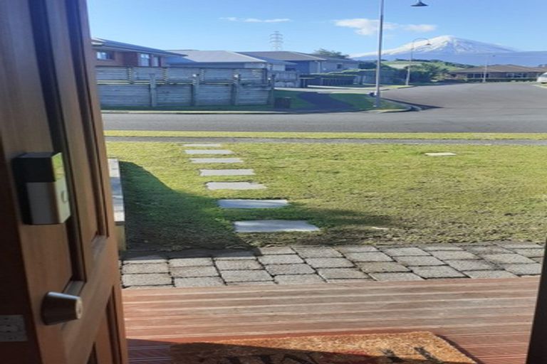 Photo of property in 8 Pararewa Drive, Whalers Gate, New Plymouth, 4310