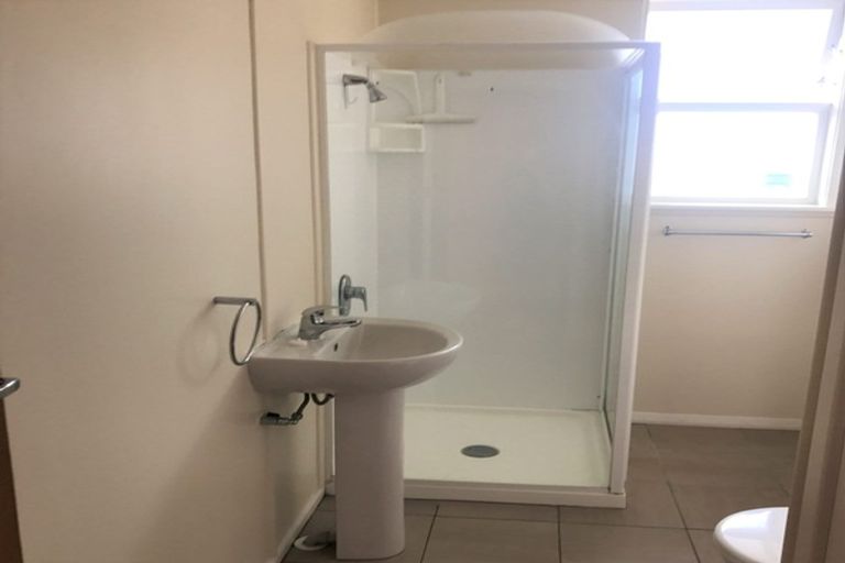 Photo of property in 1a Saulbrey Grove, Woburn, Lower Hutt, 5010