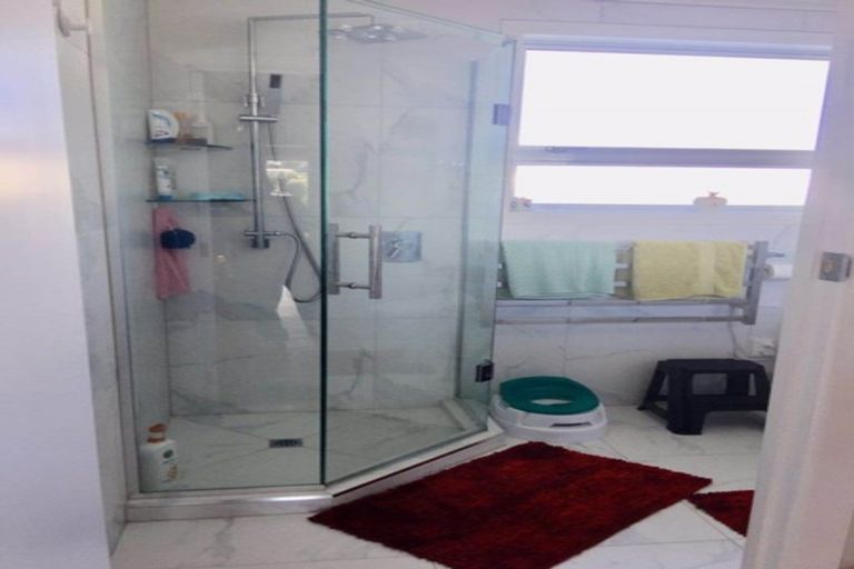 Photo of property in 12 Kereru Street, Henderson, Auckland, 0612