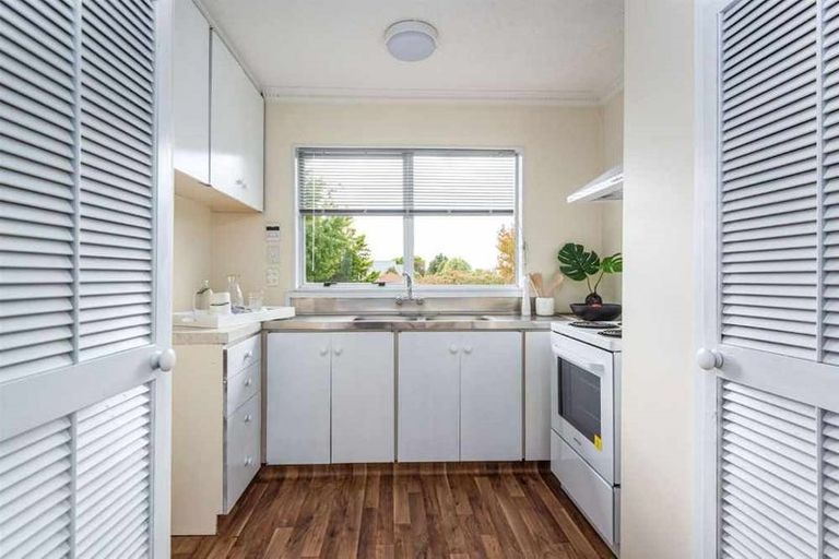 Photo of property in 6 Jenkins Avenue, Redwood, Christchurch, 8051