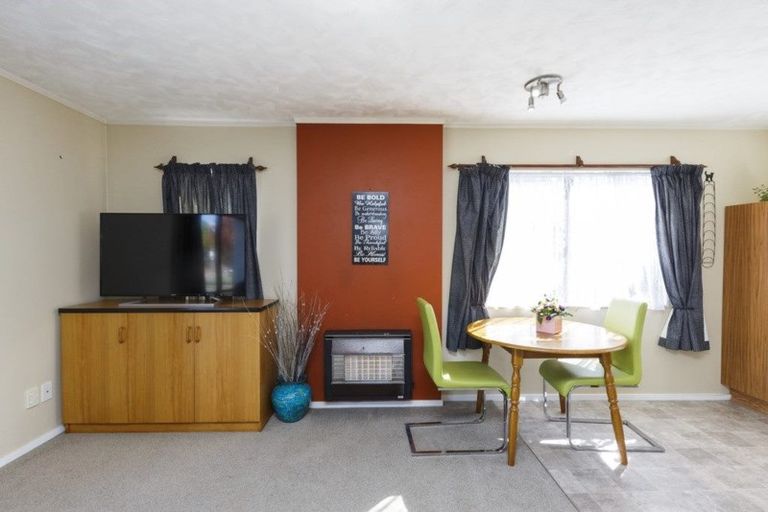 Photo of property in 52 Newton Place, Westbrook, Palmerston North, 4412