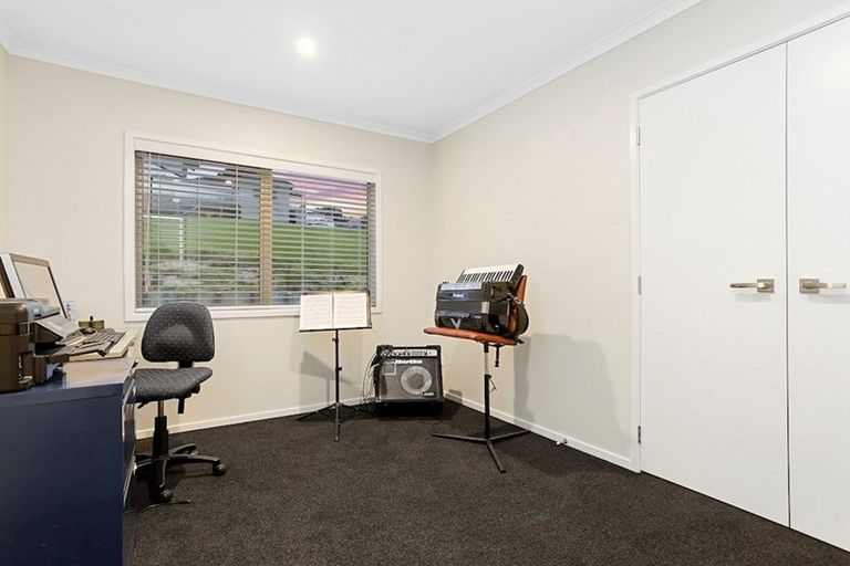 Photo of property in 38 Roberts Road, Matakatia, Whangaparaoa, 0930