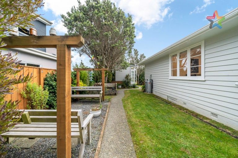 Photo of property in 46 Poto Road, Normandale, Lower Hutt, 5010