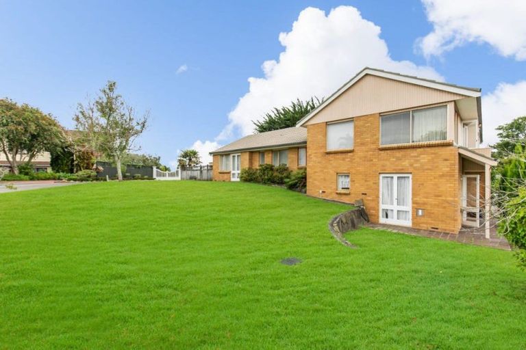 Photo of property in 2 Fairsea Place, Lynfield, Auckland, 1042