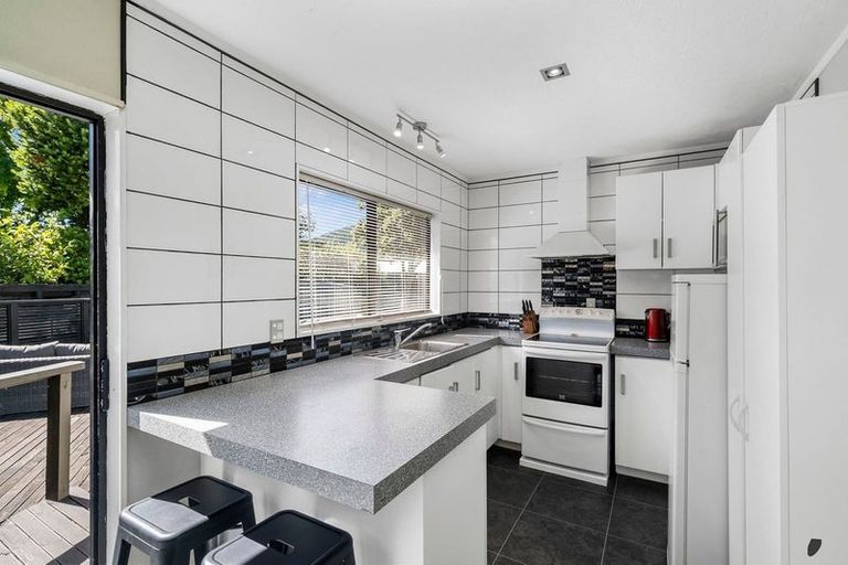 Photo of property in 17a Wairere Grove, Paraparaumu, 5032