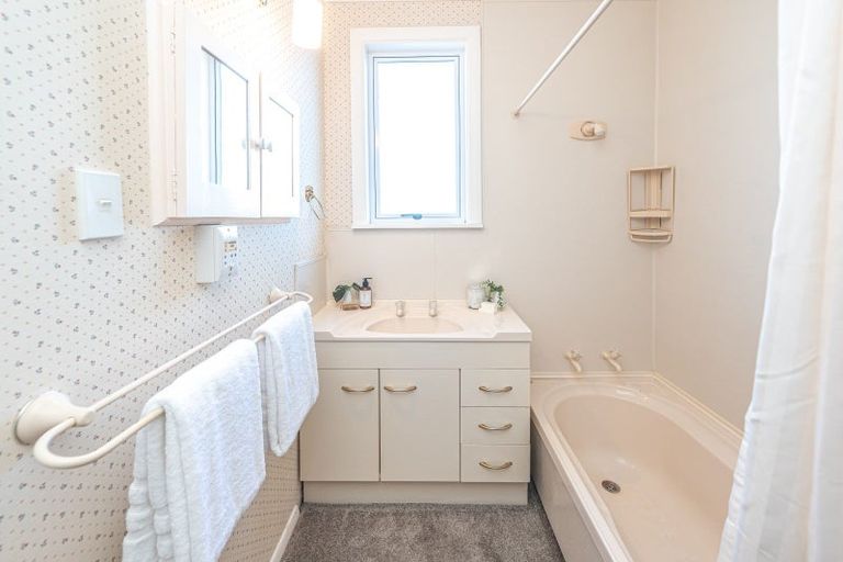 Photo of property in 14 Rawhiti Place, Saint Johns Hill, Whanganui, 4501