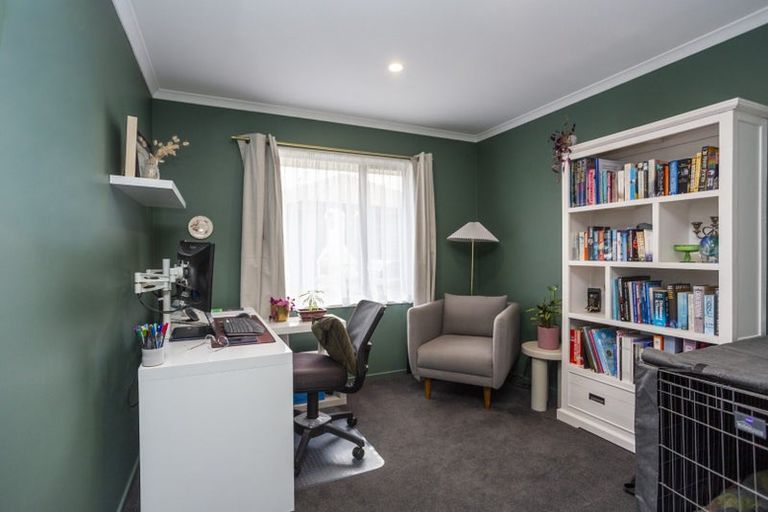 Photo of property in 110 Royal Park Drive, Parklands, Christchurch, 8083