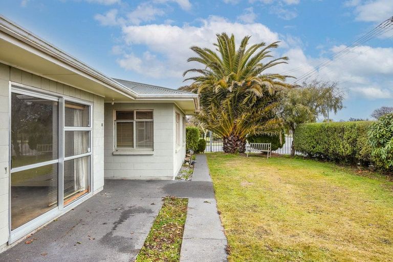 Photo of property in 80 Crofton Road, Harewood, Christchurch, 8051