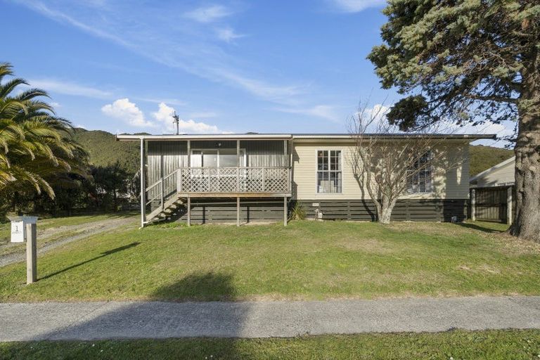 Photo of property in 1 Bunratty Grove, Wainuiomata, Lower Hutt, 5014