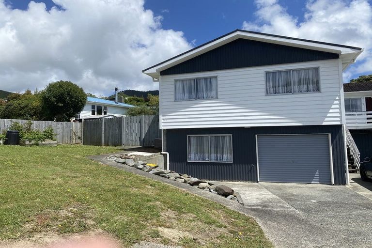 Photo of property in 1/1 Proctor Lane, Tawa, Wellington, 5028