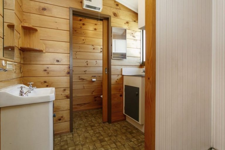 Photo of property in 1/11 Ingle Avenue, Waipahihi, Taupo, 3330