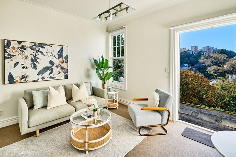 Photo of property in 32 Maarama Crescent, Aro Valley, Wellington, 6021