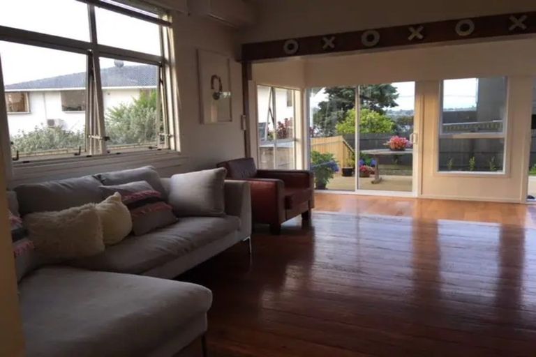 Photo of property in 63a Kiwi Esplanade, Mangere Bridge, Auckland, 2022