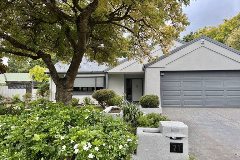 Photo of property in 21 Thornwood Place, Redwood, Christchurch, 8051