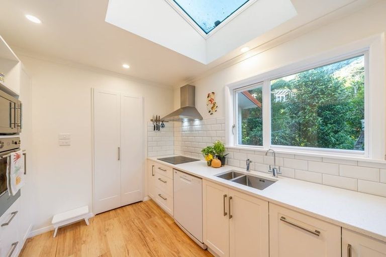 Photo of property in 27 Kotari Road, Days Bay, Lower Hutt, 5013