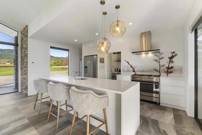 Photo of property in 180 North Manakau Road, Manakau, Levin, 5573