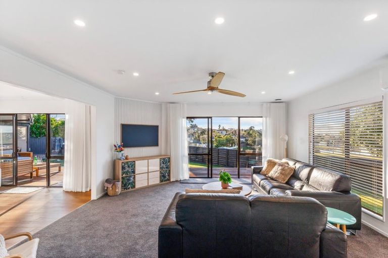 Photo of property in 22 Matisse Drive, West Harbour, Auckland, 0618