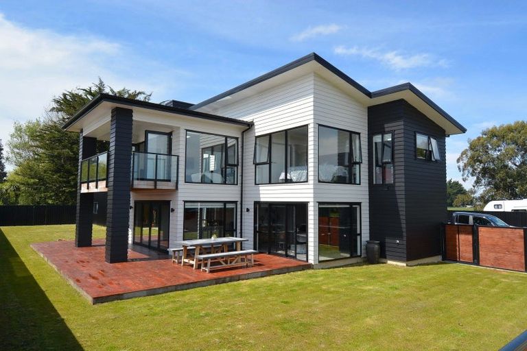 Photo of property in 77 Richfield Drive, Waikiwi, Invercargill, 9810