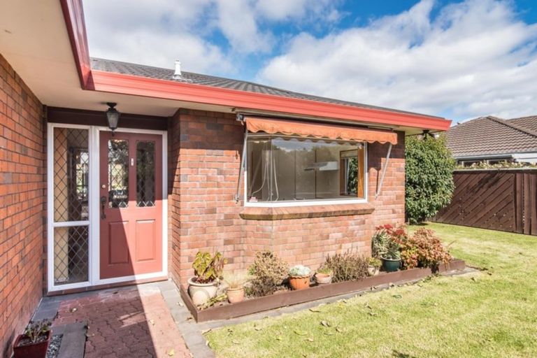 Photo of property in 3 Balmerino Grove, Waikanae, 5036