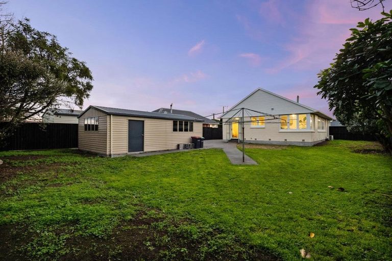 Photo of property in 102 Carisbrooke Street, Aranui, Christchurch, 8061