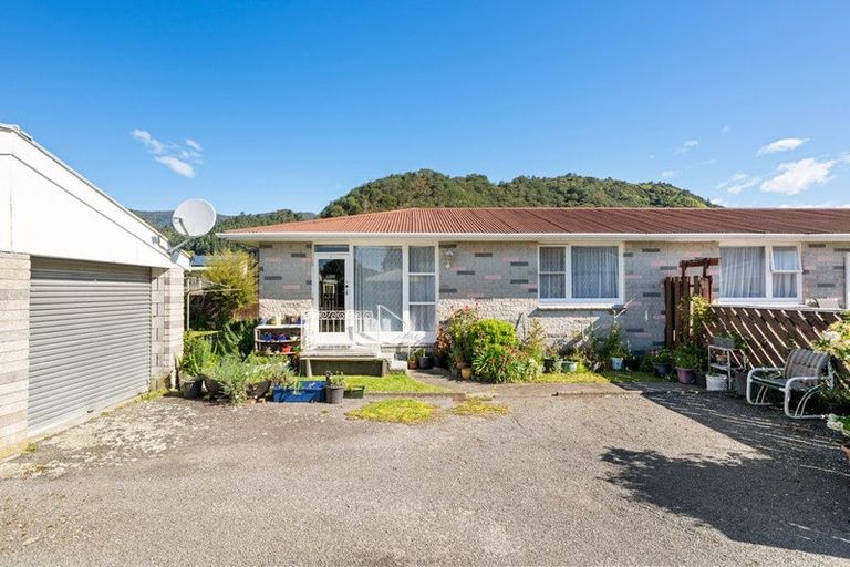 Photo of property in Claredon Court, 46d York Street, Picton, 7220