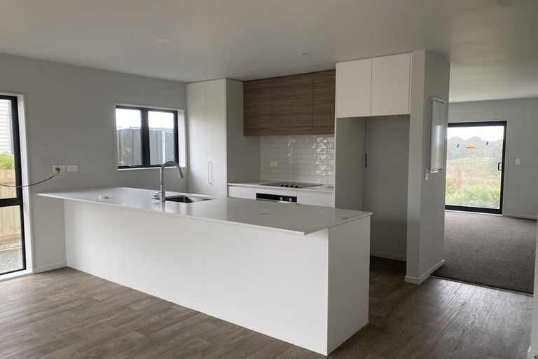 Photo of property in 30 Matawhanga Drive, Wattle Downs, Auckland, 2103