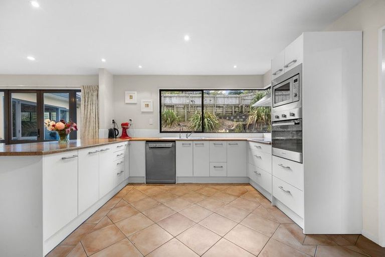 Photo of property in 51 Hogarth Rise, West Harbour, Auckland, 0618