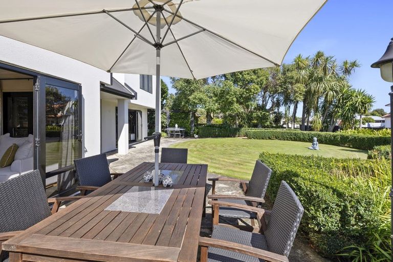 Photo of property in 7 Taylor Place, Merrilands, New Plymouth, 4312