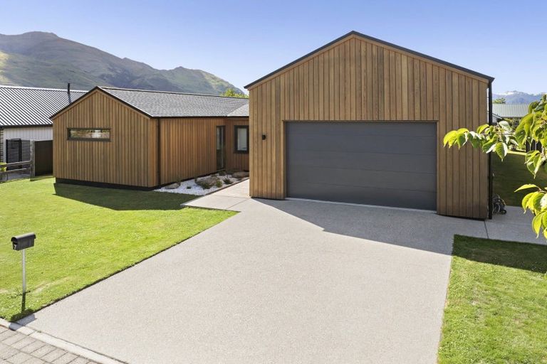 Photo of property in 7 Sapphire Spring Rise, Wanaka, 9305