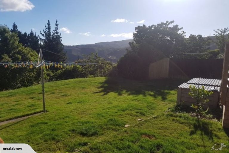 Photo of property in 2/12 Mcmanaway Grove, Stokes Valley, Lower Hutt, 5019