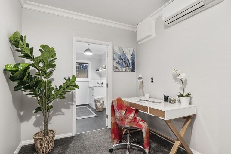 Photo of property in 2/52 Maxwelton Drive, Mairangi Bay, Auckland, 0630