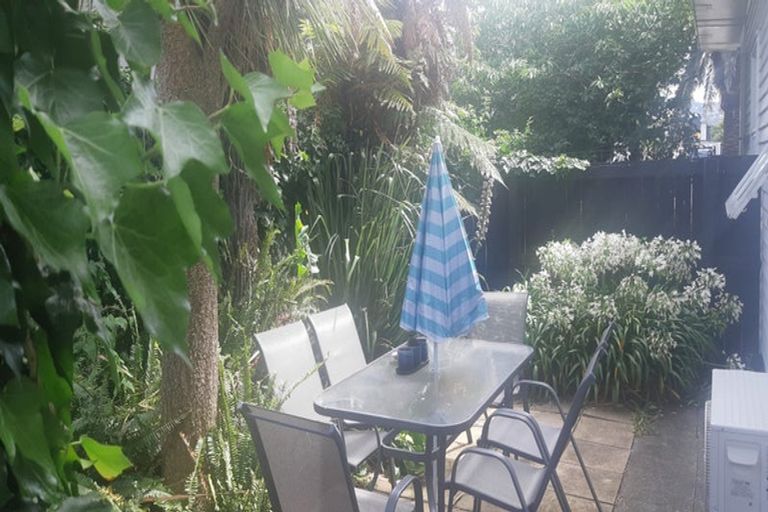 Photo of property in 390-392 Jackson Street, Petone, Lower Hutt, 5012