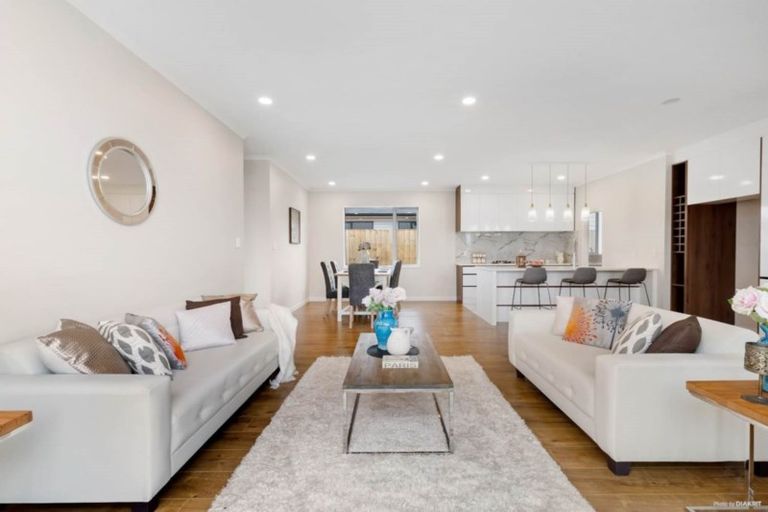 Photo of property in 1 Huahua Crescent, Papakura, 2110