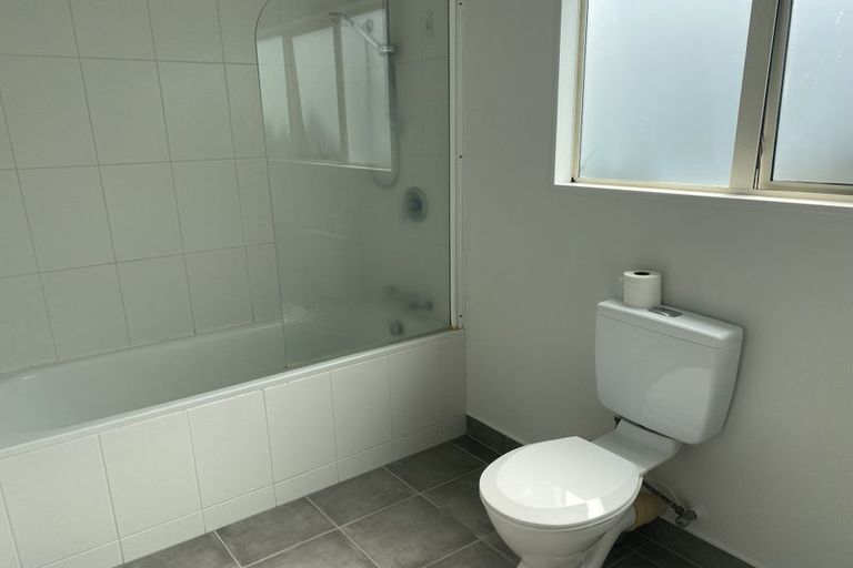 Photo of property in 17 Valhalla Drive, Beach Haven, Auckland, 0626